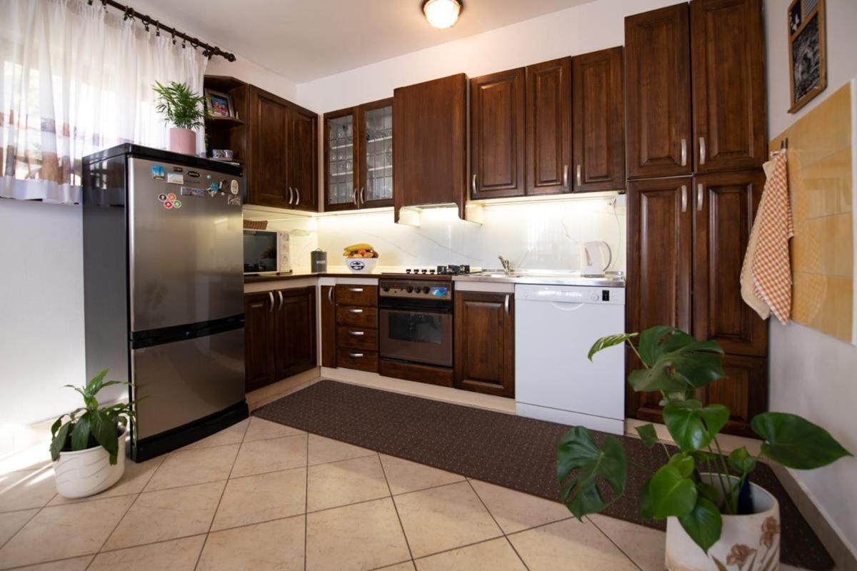 Apartman Elvis Lovran Exterior foto